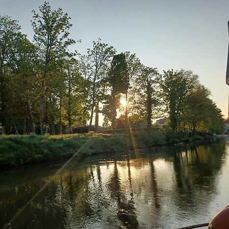 Sur La Somme A Bord De La Peniche Arche De Noe Pont-Rémy Exterior foto