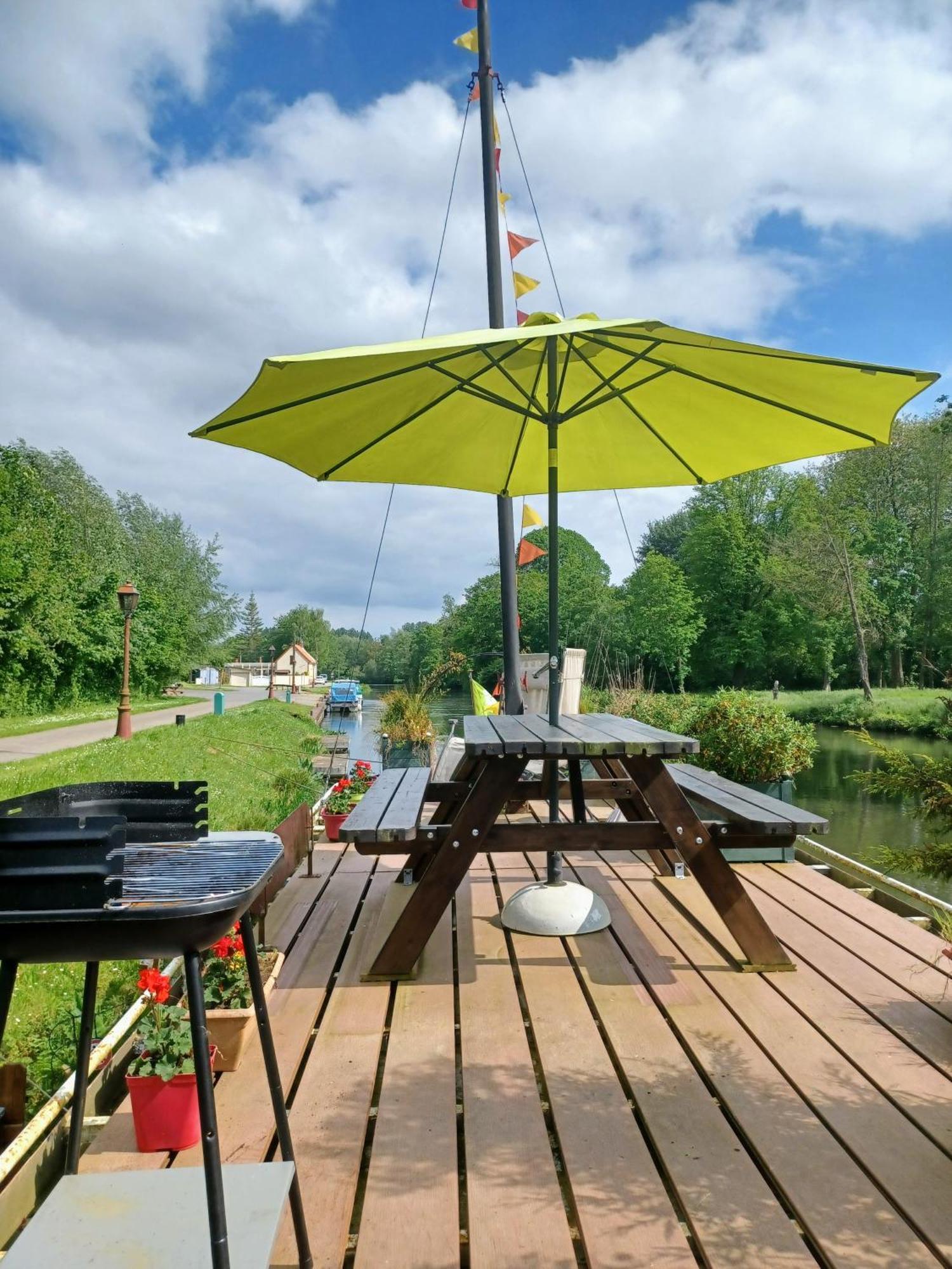 Sur La Somme A Bord De La Peniche Arche De Noe Pont-Rémy Exterior foto