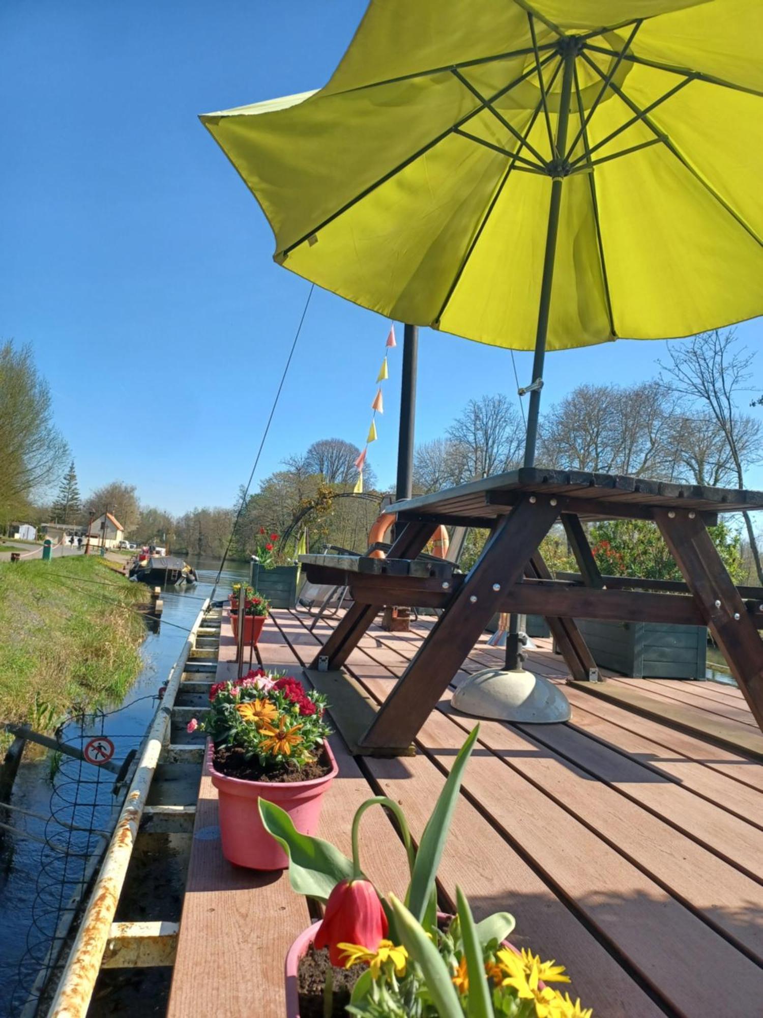 Sur La Somme A Bord De La Peniche Arche De Noe Pont-Rémy Exterior foto